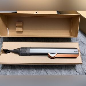 EUC Dyson Airstrait Straightener